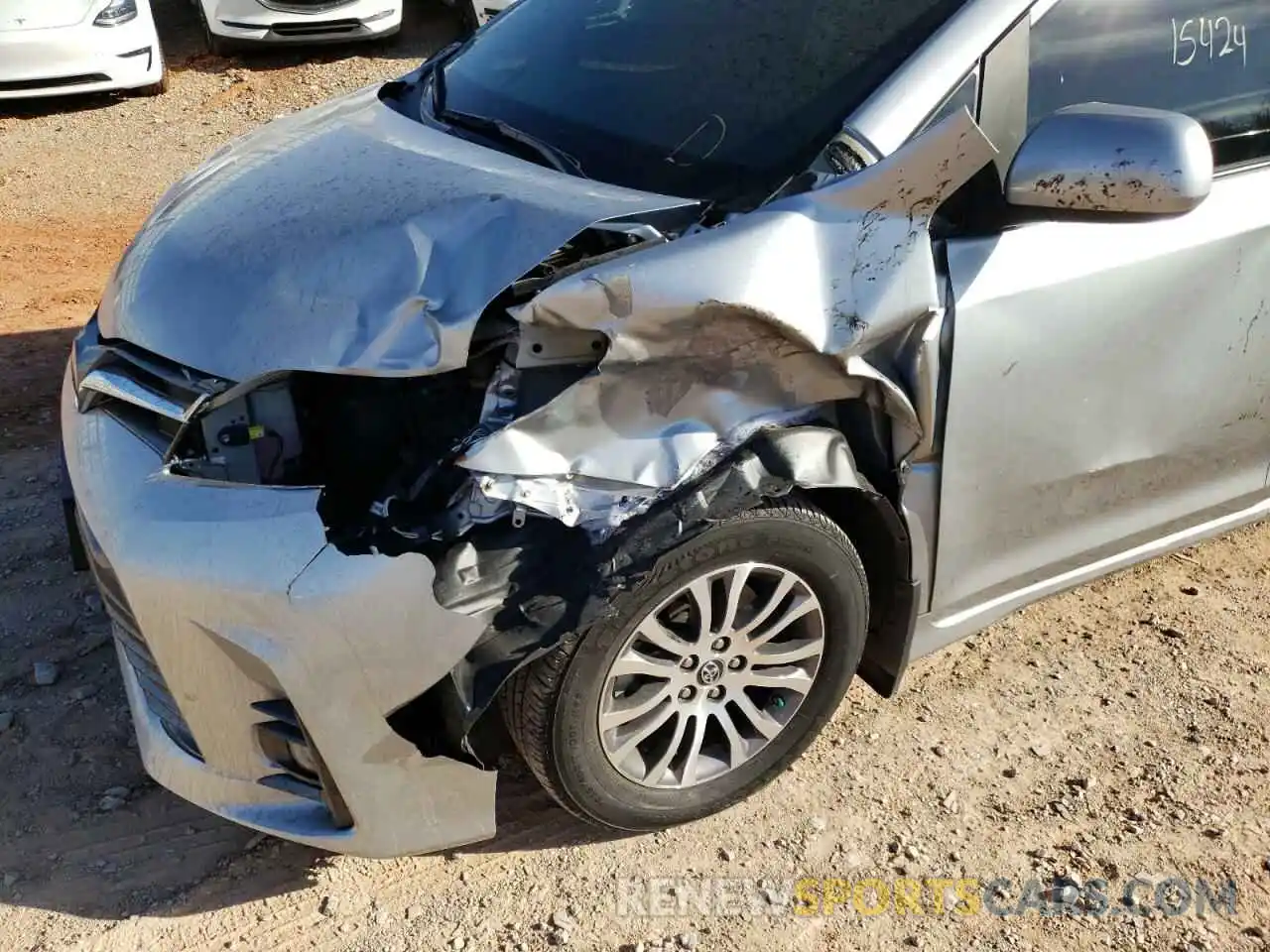 9 Photograph of a damaged car 5TDYZ3DC2LS026387 TOYOTA SIENNA 2020