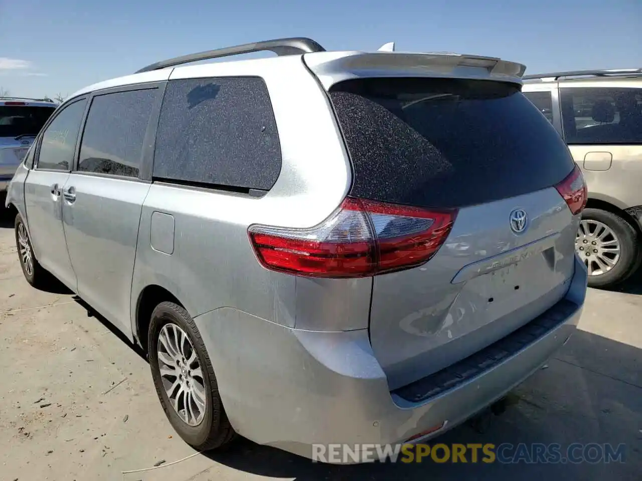 3 Photograph of a damaged car 5TDYZ3DC2LS027409 TOYOTA SIENNA 2020