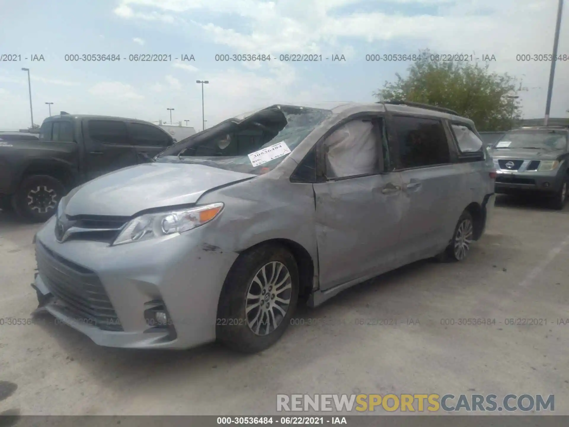 2 Photograph of a damaged car 5TDYZ3DC2LS028026 TOYOTA SIENNA 2020