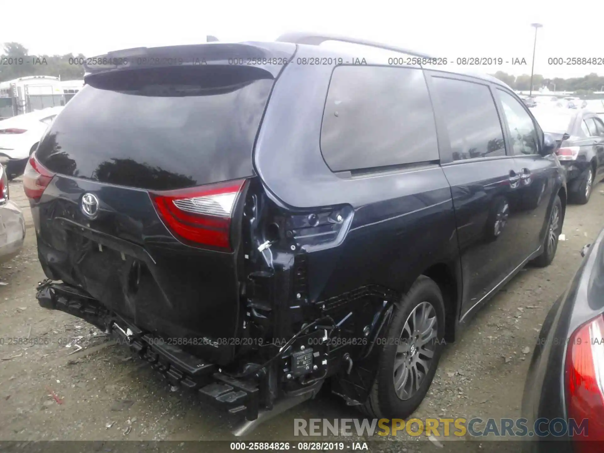 4 Photograph of a damaged car 5TDYZ3DC2LS032321 TOYOTA SIENNA 2020