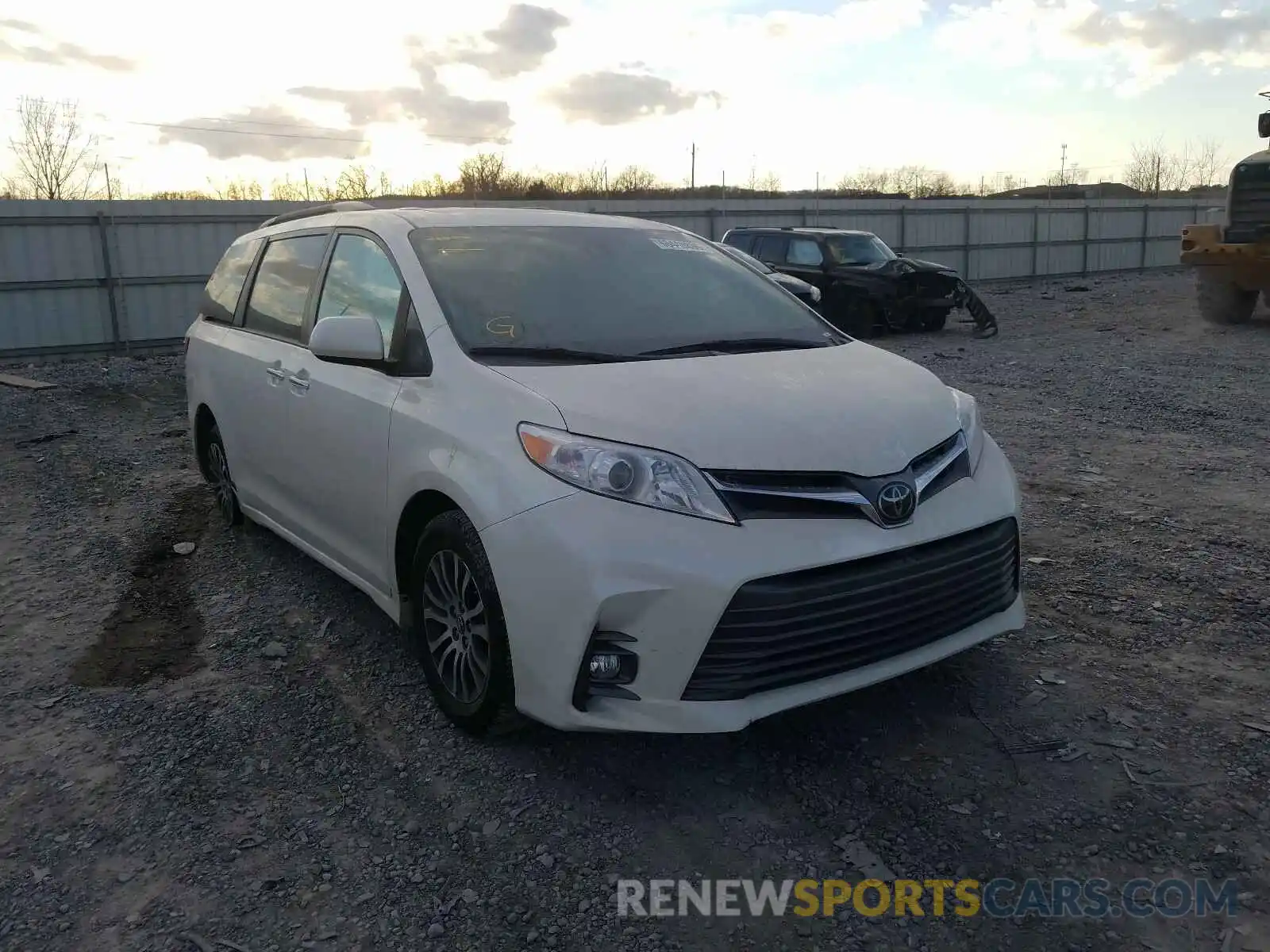 1 Photograph of a damaged car 5TDYZ3DC2LS035199 TOYOTA SIENNA 2020