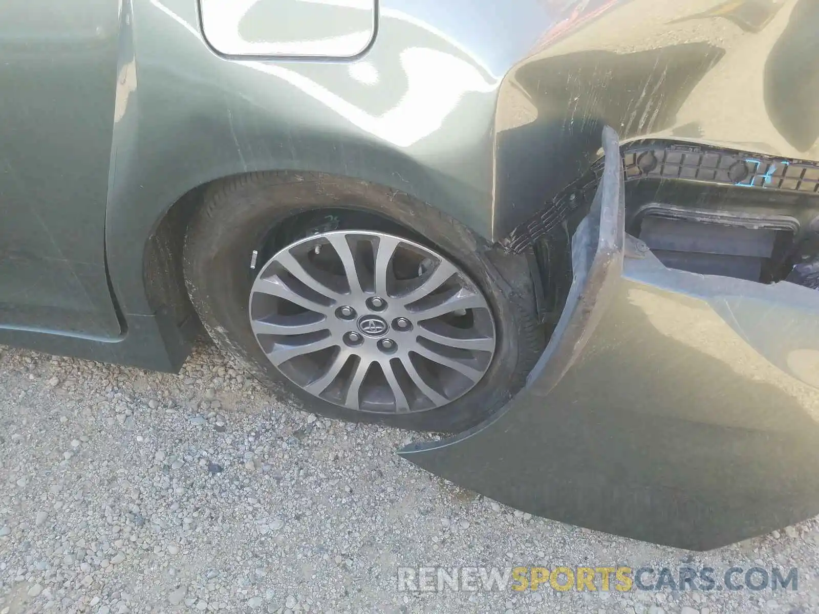 9 Photograph of a damaged car 5TDYZ3DC2LS041021 TOYOTA SIENNA 2020