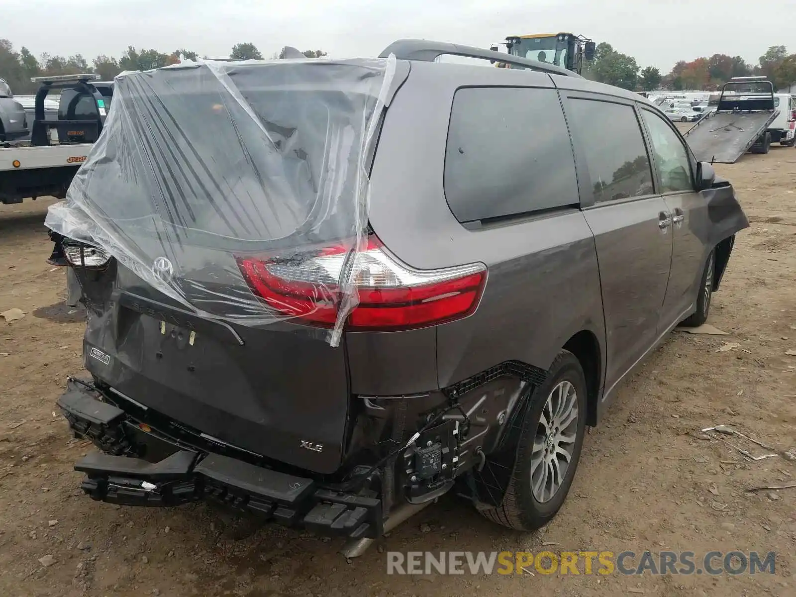 4 Photograph of a damaged car 5TDYZ3DC2LS041391 TOYOTA SIENNA 2020