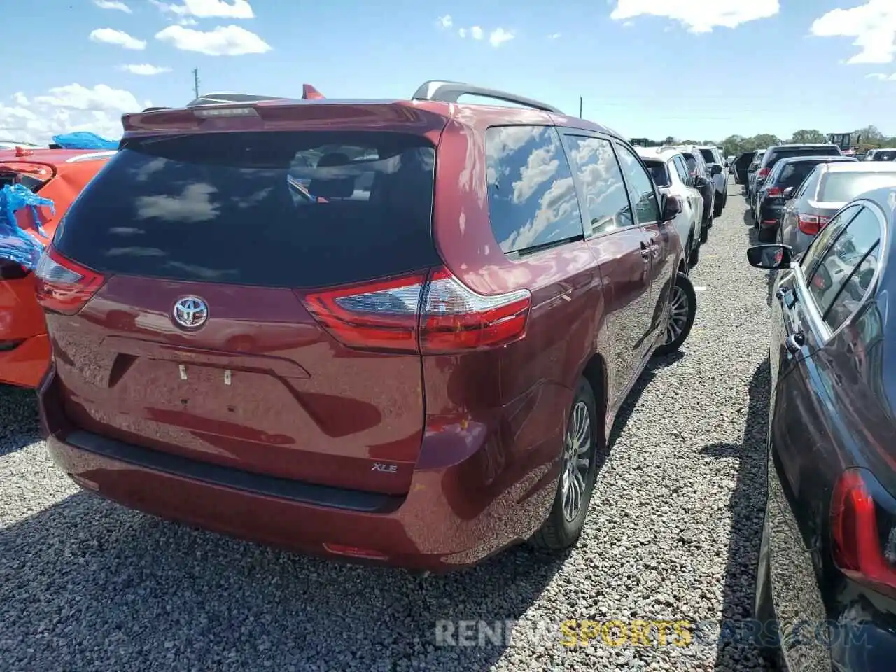 4 Photograph of a damaged car 5TDYZ3DC2LS049345 TOYOTA SIENNA 2020