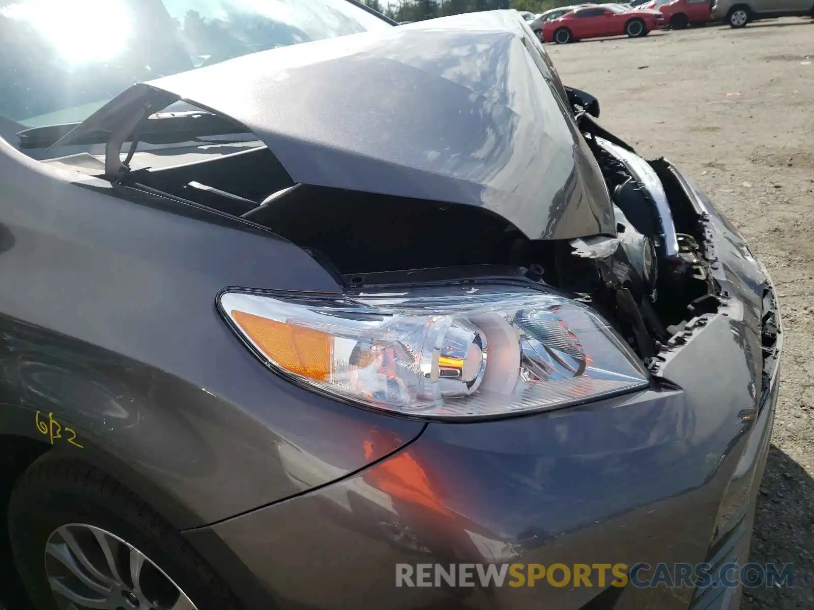 9 Photograph of a damaged car 5TDYZ3DC2LS050916 TOYOTA SIENNA 2020