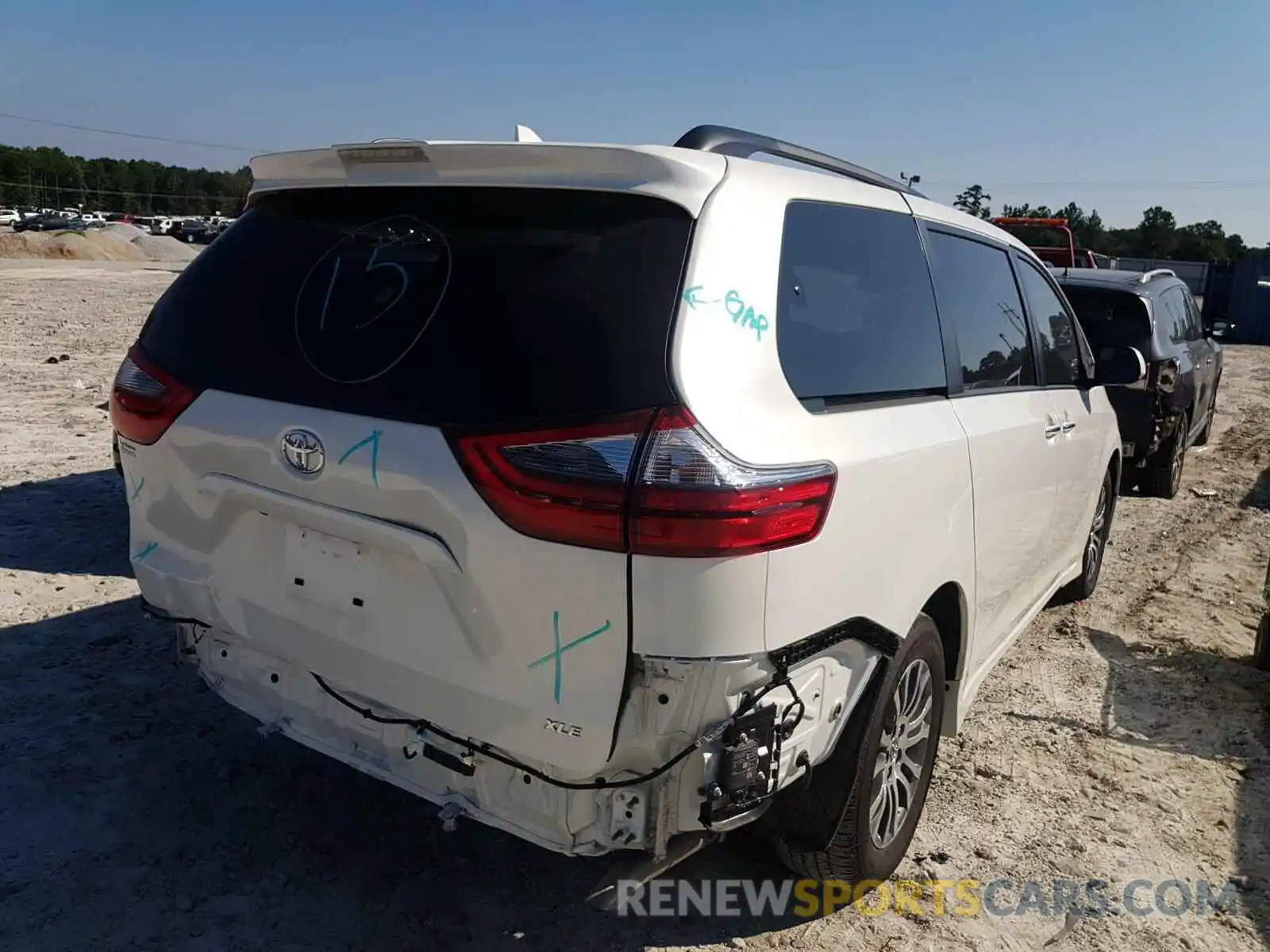 4 Photograph of a damaged car 5TDYZ3DC2LS055355 TOYOTA SIENNA 2020