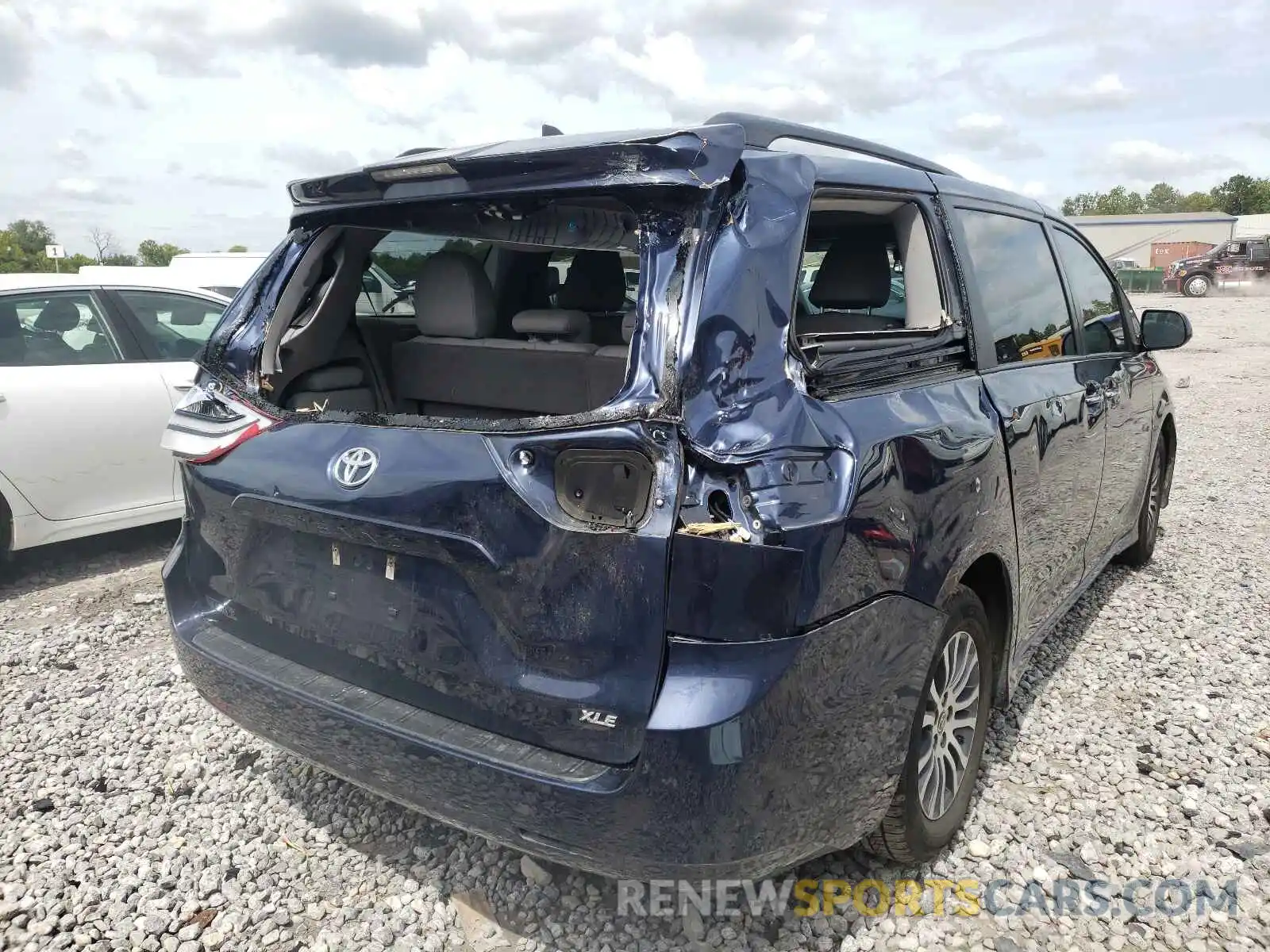 4 Photograph of a damaged car 5TDYZ3DC2LS058465 TOYOTA SIENNA 2020