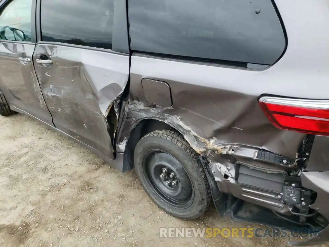 9 Photograph of a damaged car 5TDYZ3DC2LS061558 TOYOTA SIENNA 2020