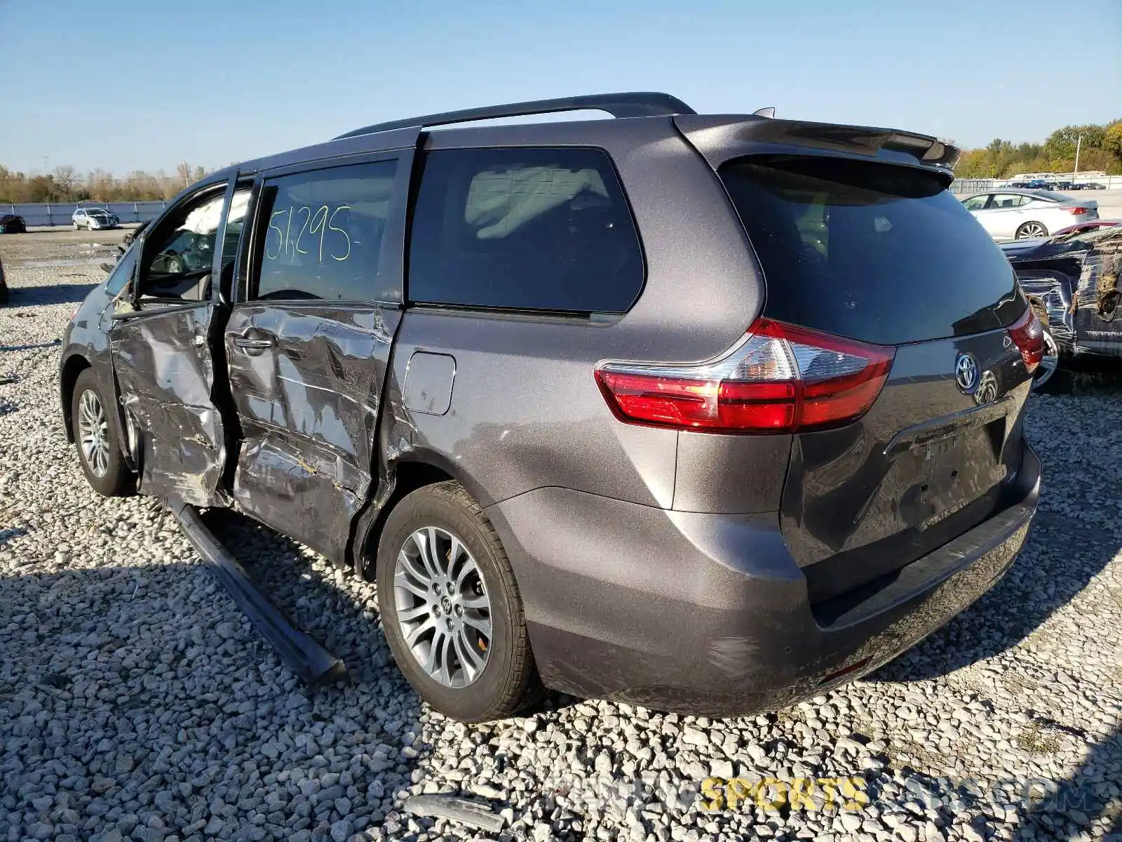 3 Photograph of a damaged car 5TDYZ3DC2LS061916 TOYOTA SIENNA 2020