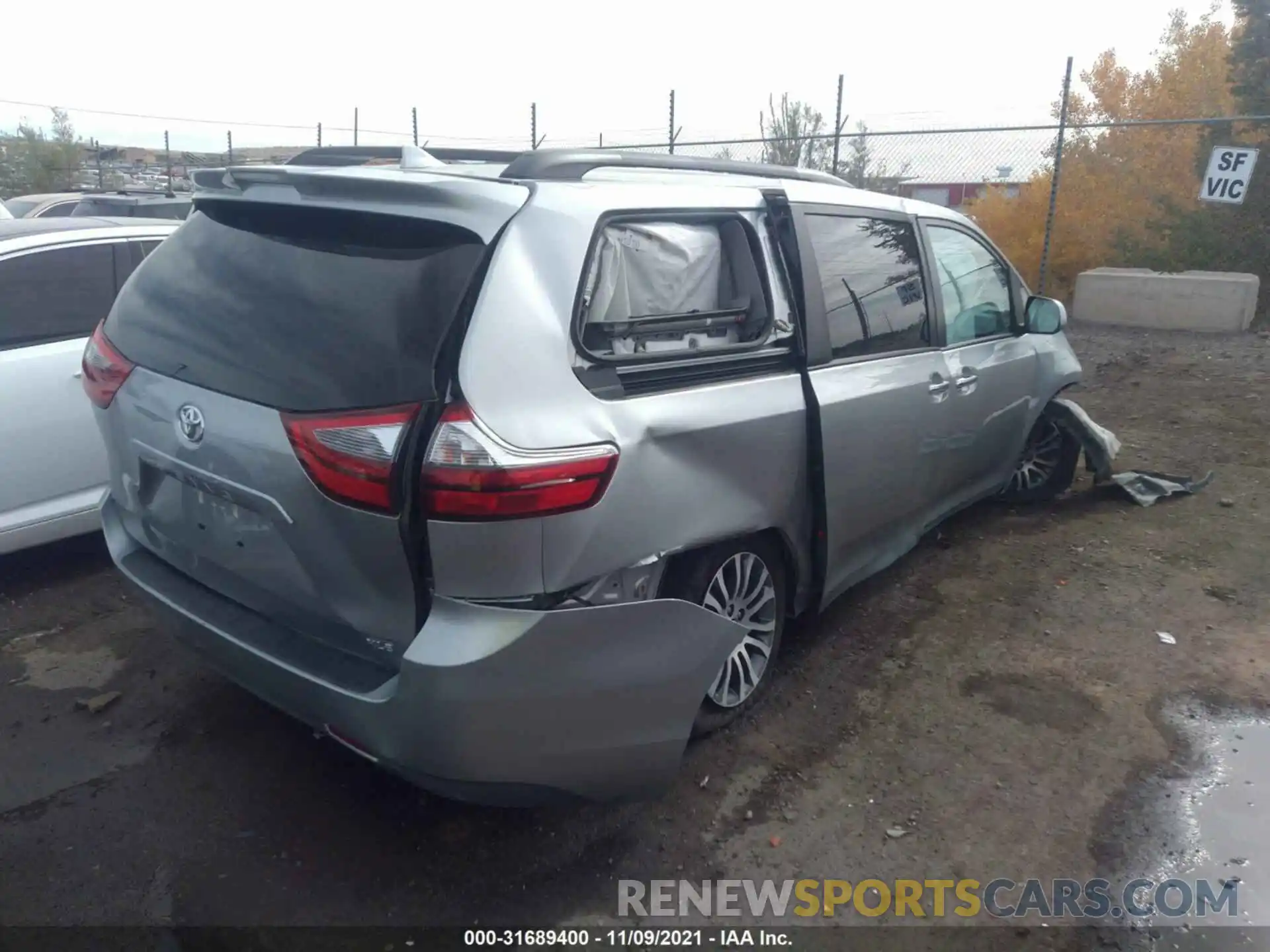 4 Photograph of a damaged car 5TDYZ3DC2LS064119 TOYOTA SIENNA 2020