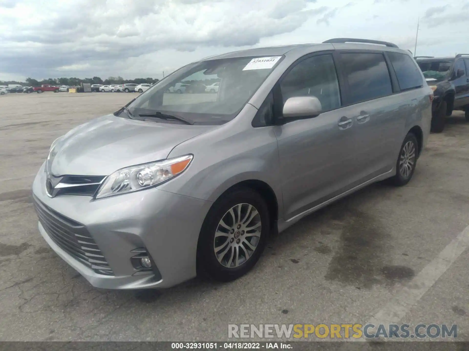 2 Photograph of a damaged car 5TDYZ3DC2LS064640 TOYOTA SIENNA 2020