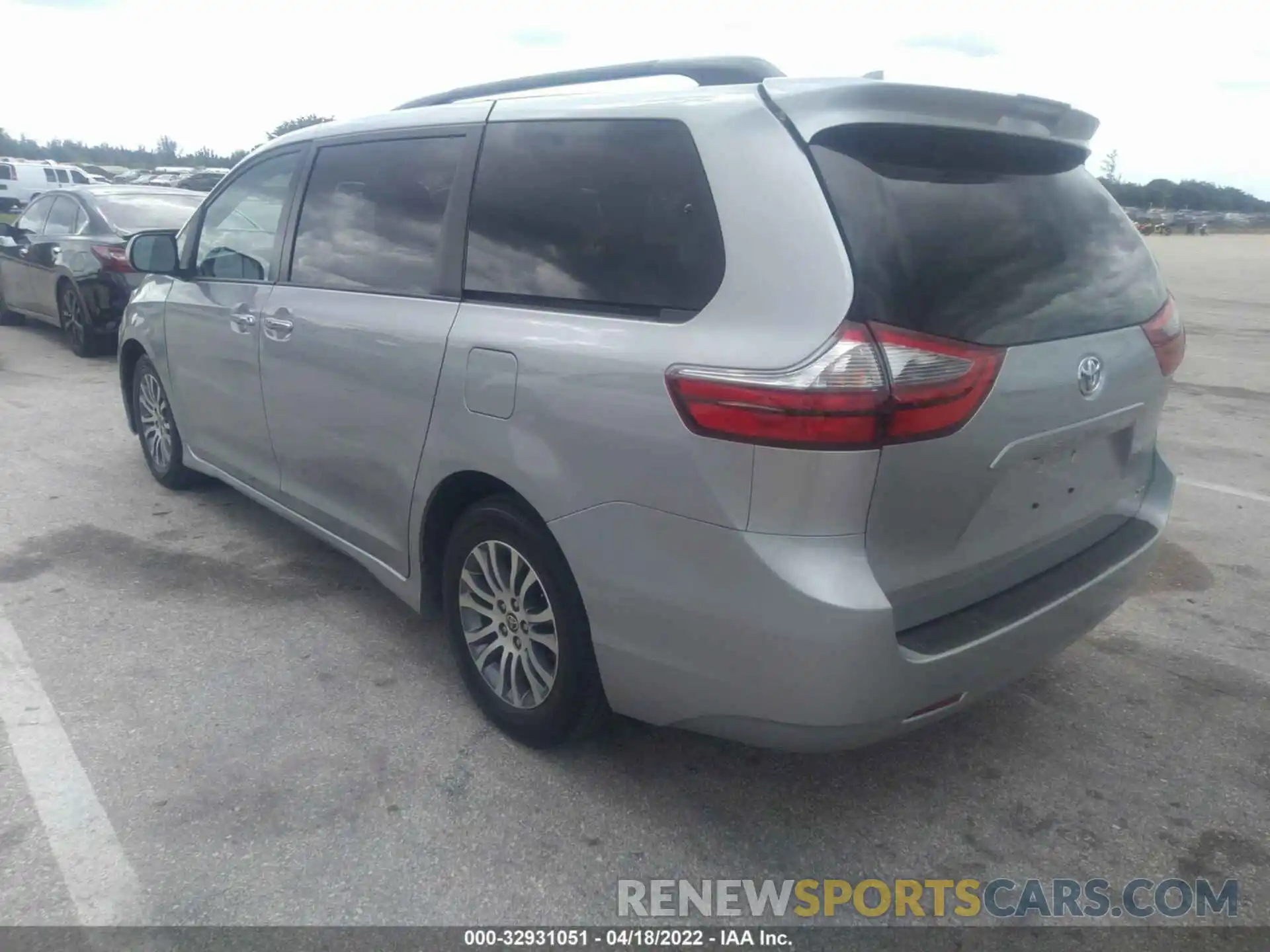 3 Photograph of a damaged car 5TDYZ3DC2LS064640 TOYOTA SIENNA 2020