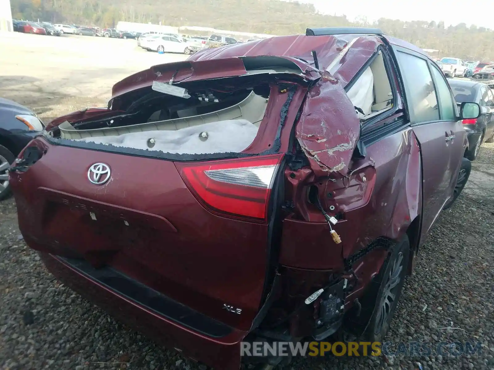 4 Photograph of a damaged car 5TDYZ3DC2LS065416 TOYOTA SIENNA 2020