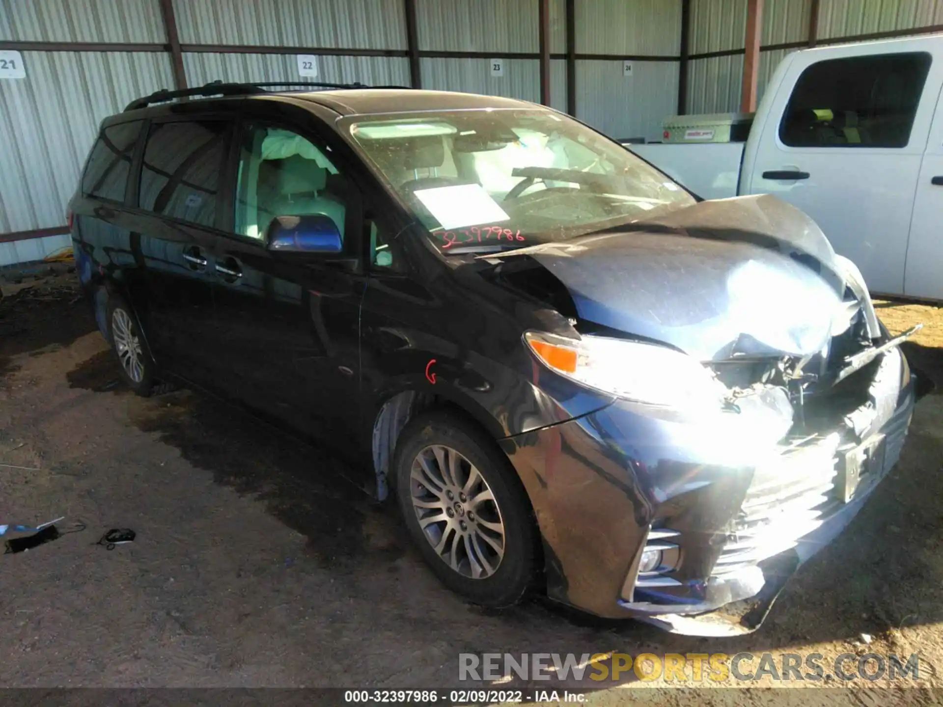 1 Photograph of a damaged car 5TDYZ3DC2LS068669 TOYOTA SIENNA 2020