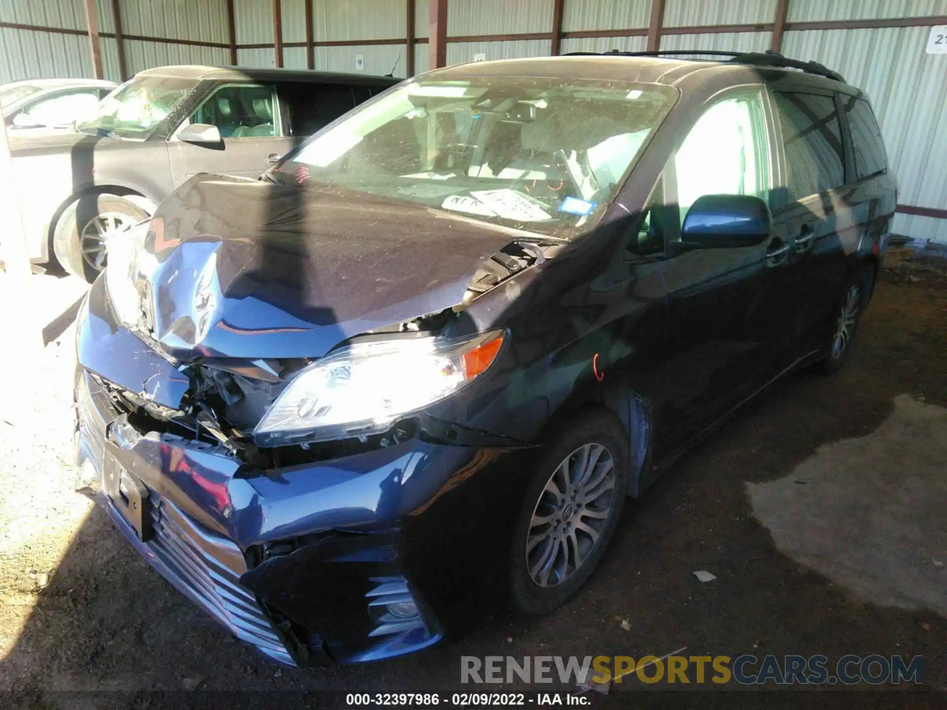 2 Photograph of a damaged car 5TDYZ3DC2LS068669 TOYOTA SIENNA 2020