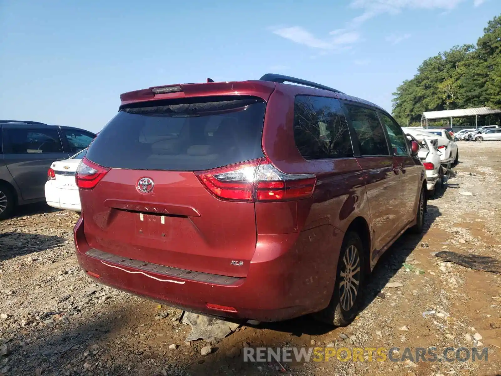 4 Photograph of a damaged car 5TDYZ3DC2LS077789 TOYOTA SIENNA 2020