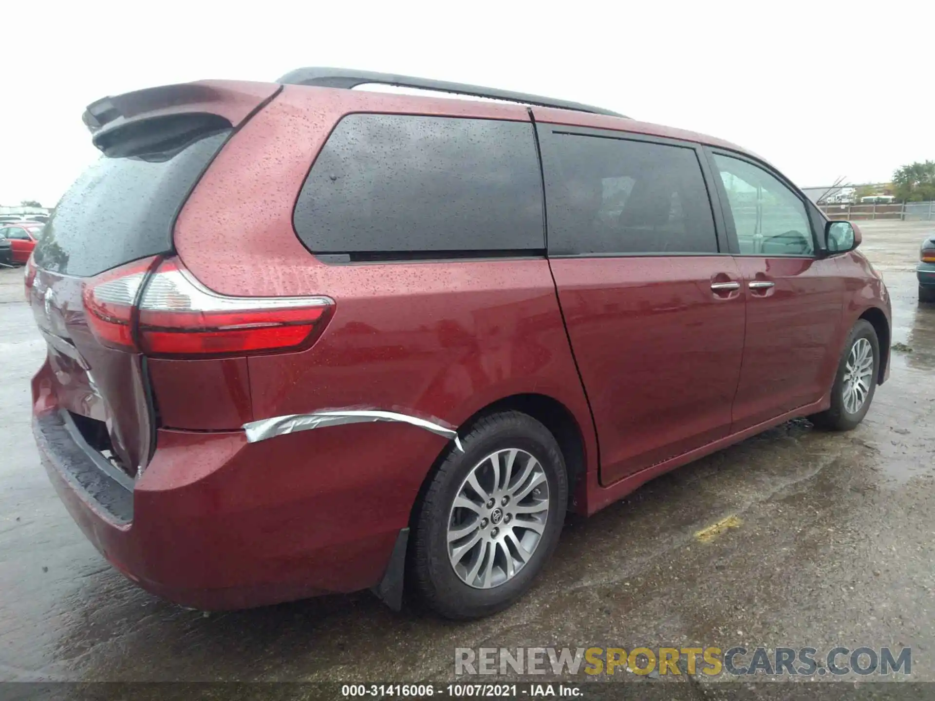 4 Photograph of a damaged car 5TDYZ3DC2LS079266 TOYOTA SIENNA 2020