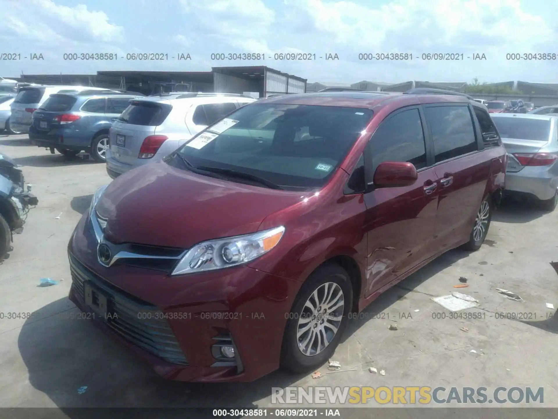 2 Photograph of a damaged car 5TDYZ3DC2LS083835 TOYOTA SIENNA 2020