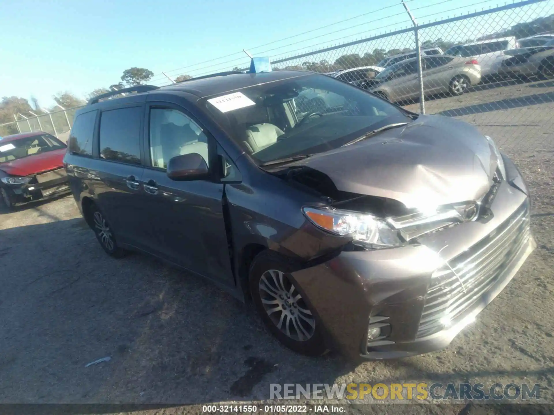 1 Photograph of a damaged car 5TDYZ3DC2LS085892 TOYOTA SIENNA 2020