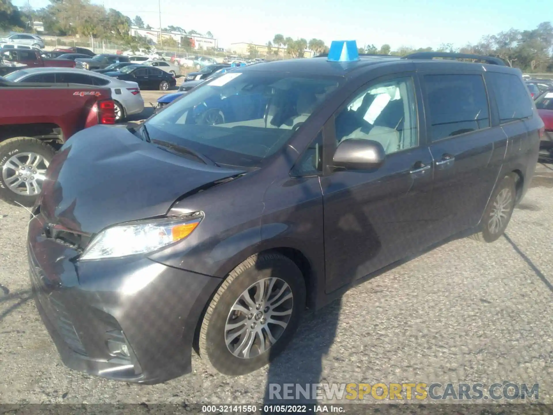 2 Photograph of a damaged car 5TDYZ3DC2LS085892 TOYOTA SIENNA 2020