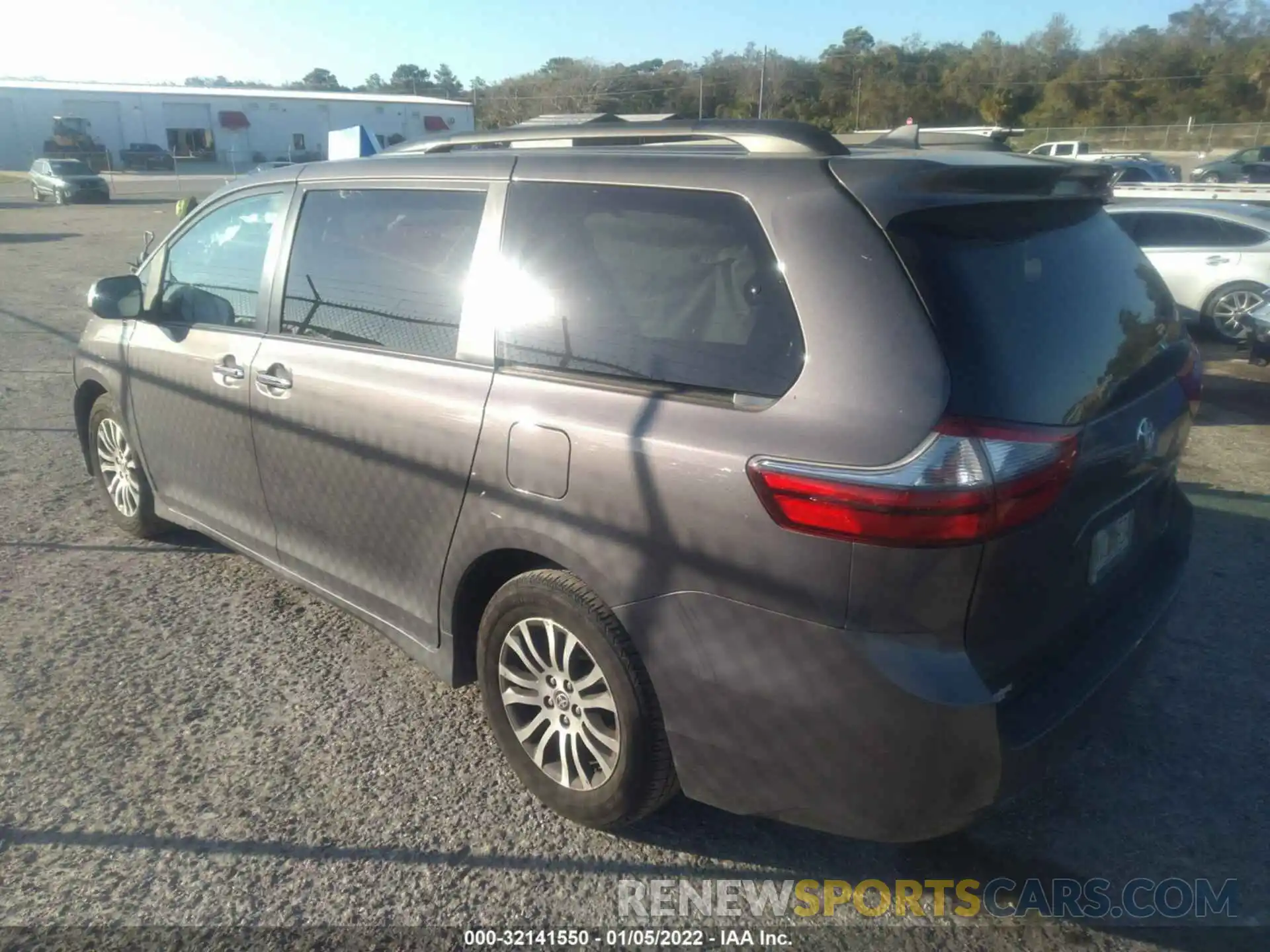 3 Photograph of a damaged car 5TDYZ3DC2LS085892 TOYOTA SIENNA 2020