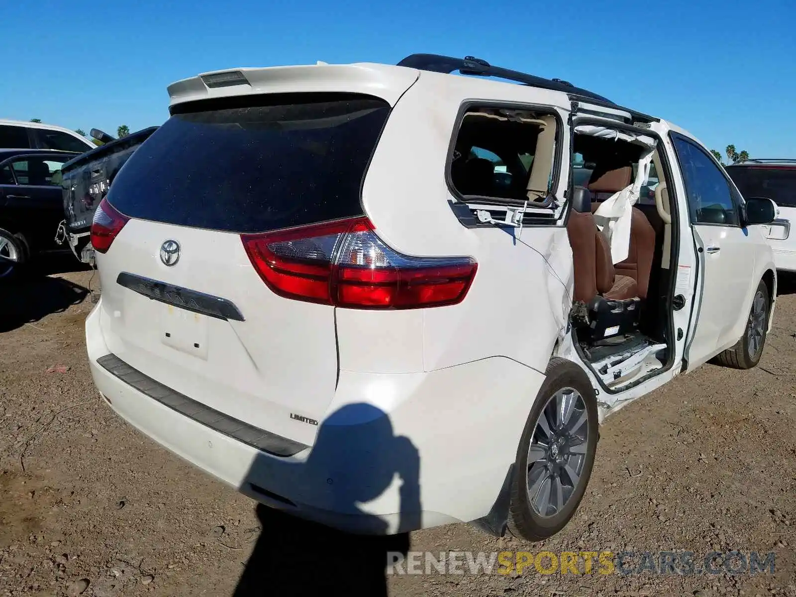 4 Photograph of a damaged car 5TDYZ3DC3LS022672 TOYOTA SIENNA 2020