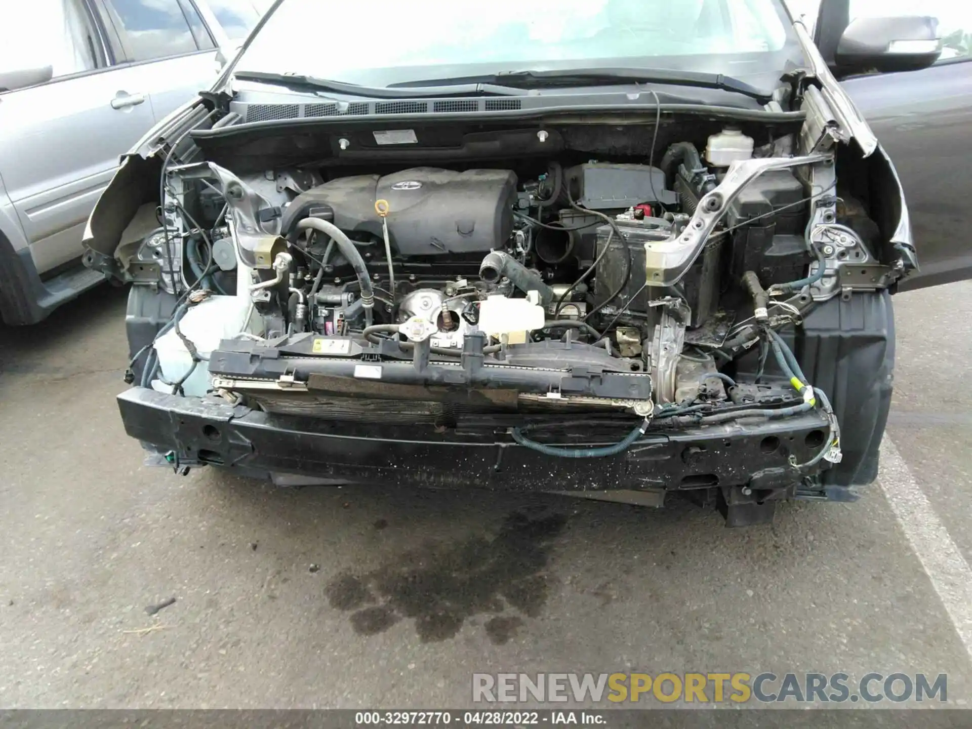 6 Photograph of a damaged car 5TDYZ3DC3LS024406 TOYOTA SIENNA 2020