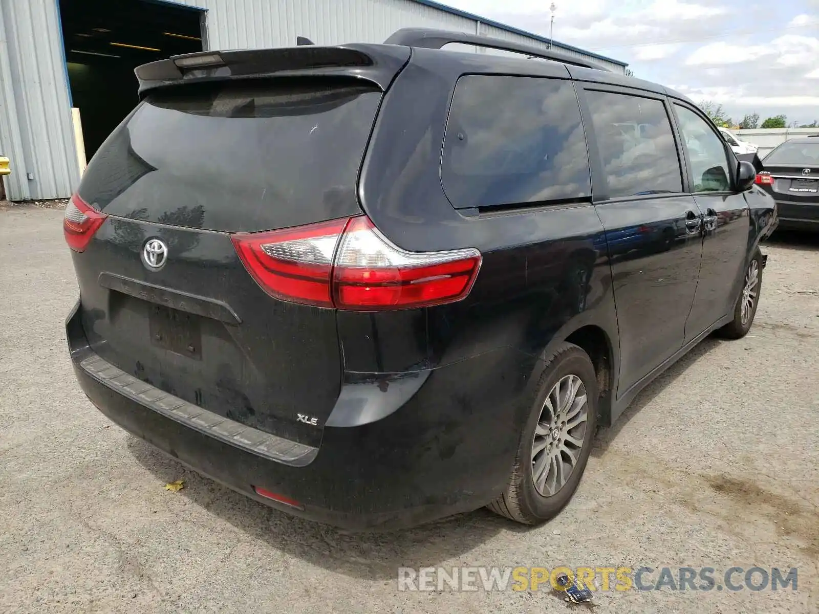 4 Photograph of a damaged car 5TDYZ3DC3LS025054 TOYOTA SIENNA 2020