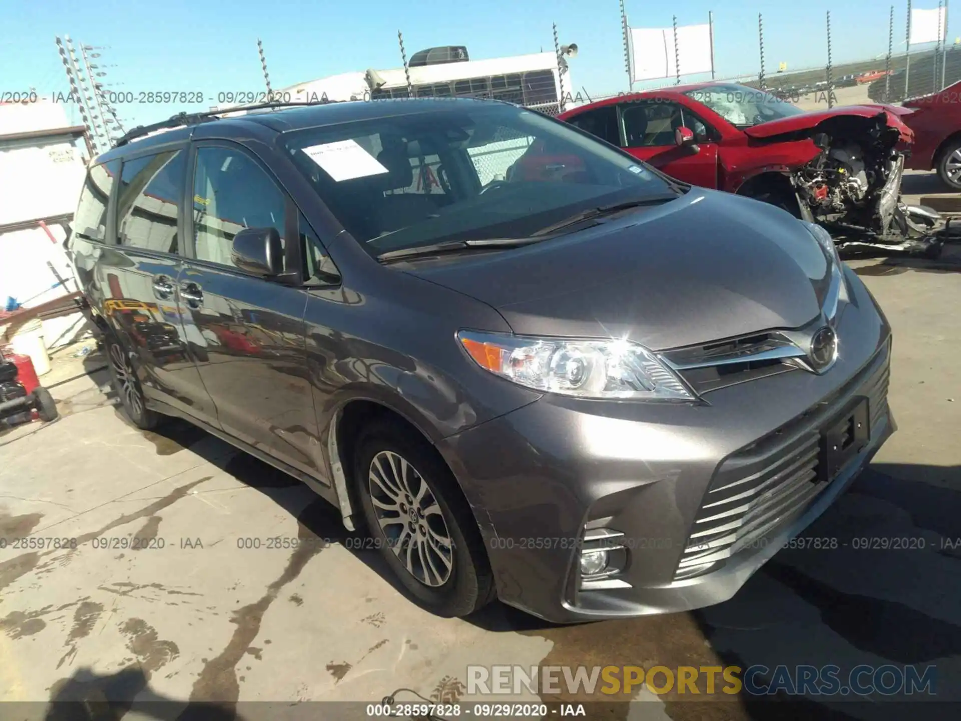 1 Photograph of a damaged car 5TDYZ3DC3LS026978 TOYOTA SIENNA 2020