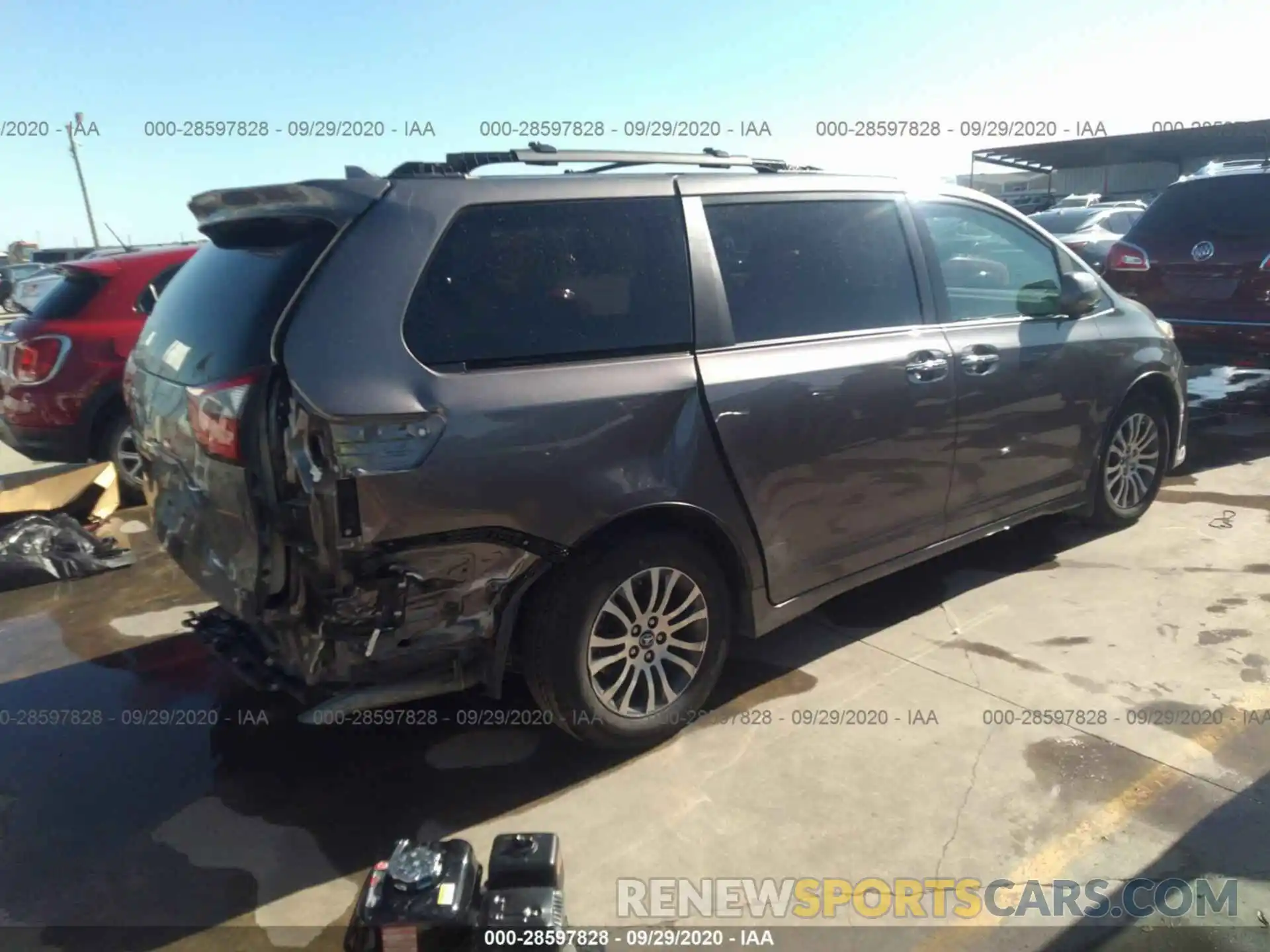 4 Photograph of a damaged car 5TDYZ3DC3LS026978 TOYOTA SIENNA 2020