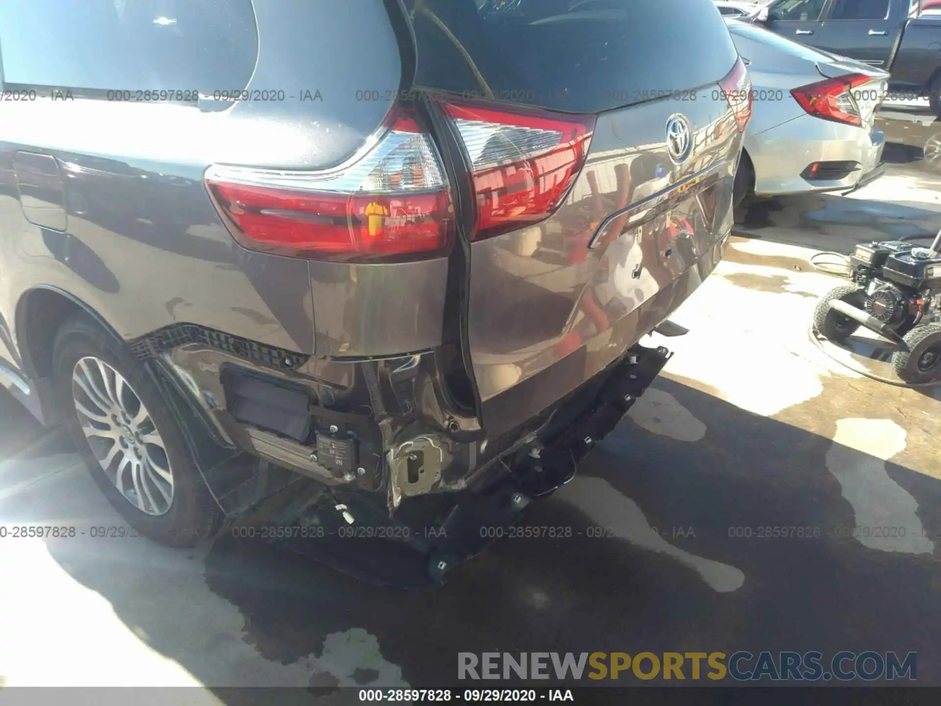 6 Photograph of a damaged car 5TDYZ3DC3LS026978 TOYOTA SIENNA 2020