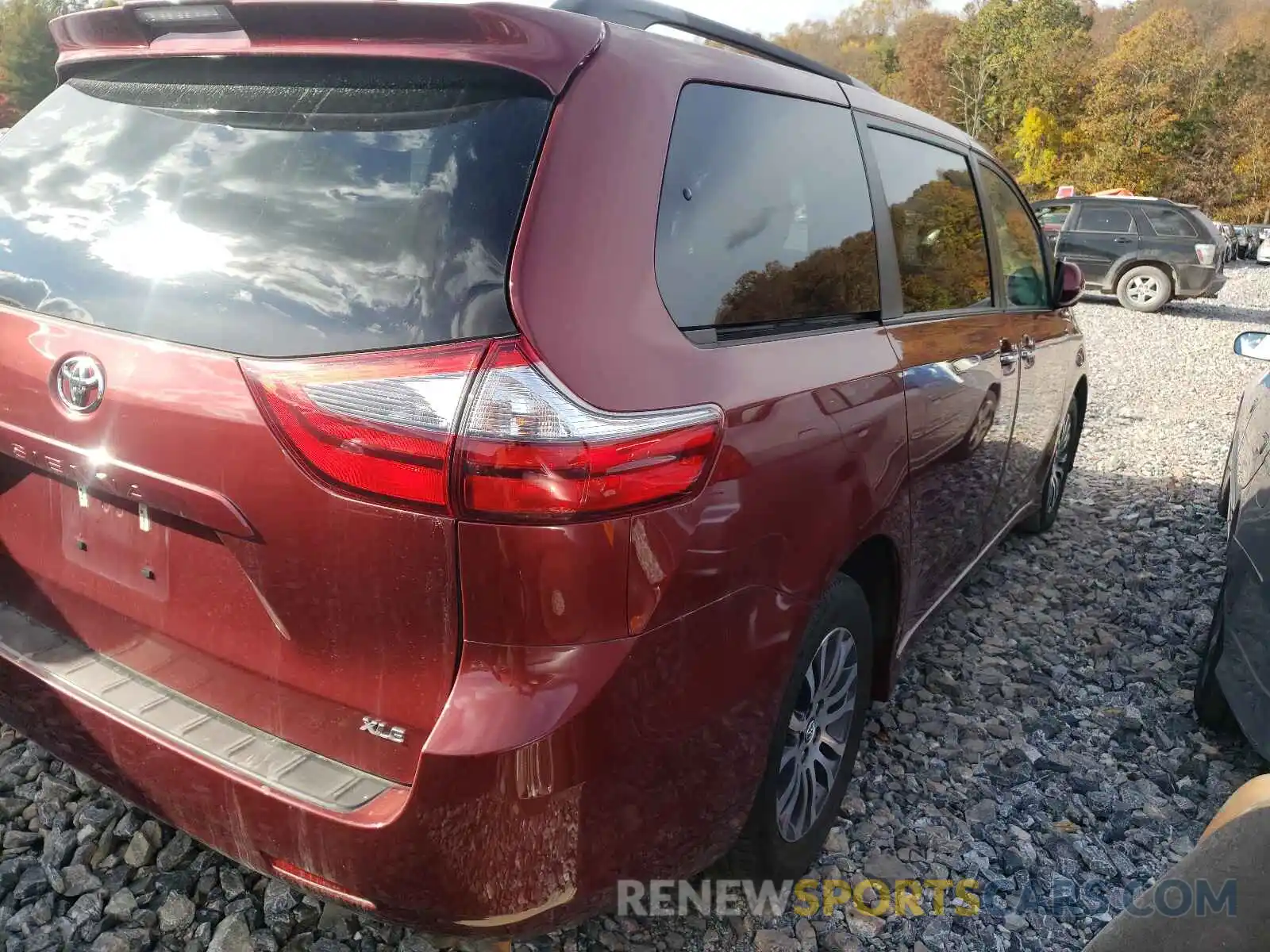 4 Photograph of a damaged car 5TDYZ3DC3LS033977 TOYOTA SIENNA 2020