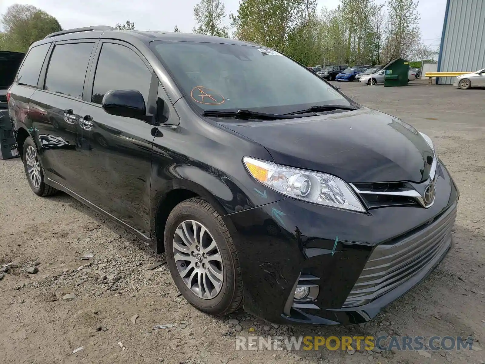 1 Photograph of a damaged car 5TDYZ3DC3LS036992 TOYOTA SIENNA 2020