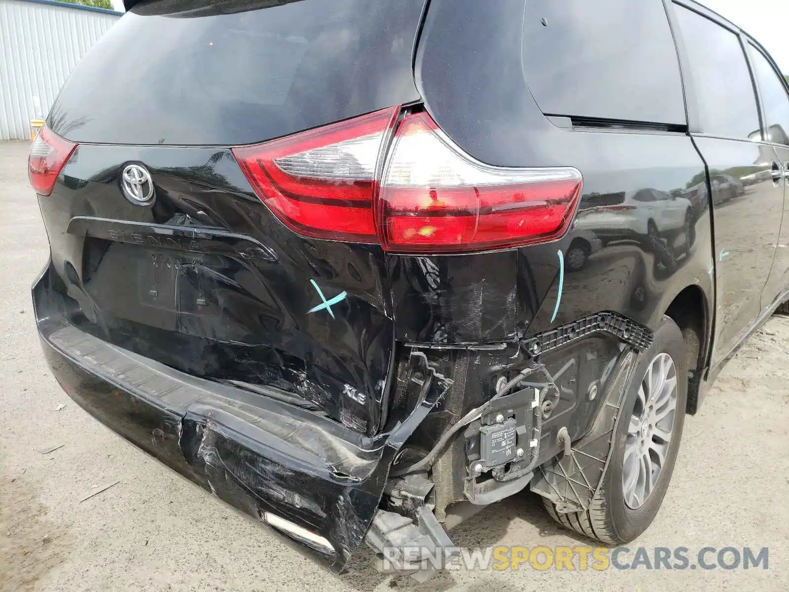 9 Photograph of a damaged car 5TDYZ3DC3LS036992 TOYOTA SIENNA 2020