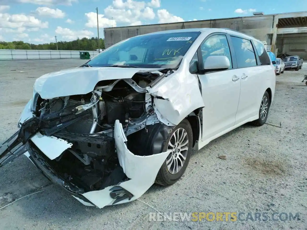 2 Photograph of a damaged car 5TDYZ3DC3LS039469 TOYOTA SIENNA 2020