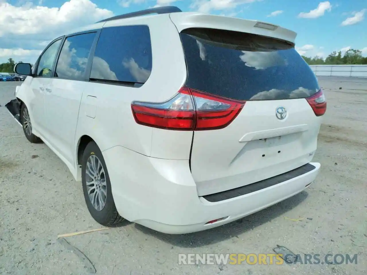 3 Photograph of a damaged car 5TDYZ3DC3LS039469 TOYOTA SIENNA 2020