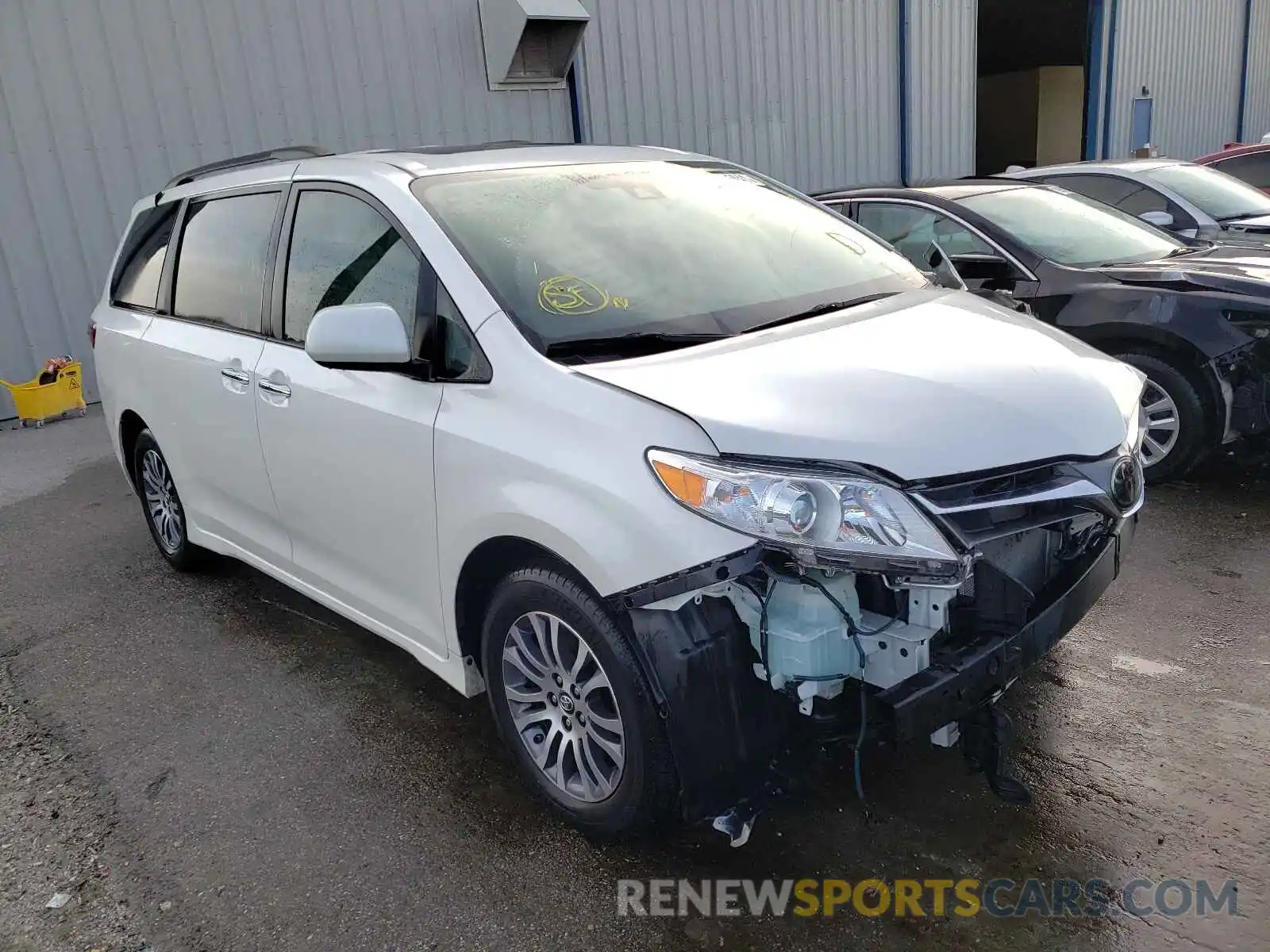 1 Photograph of a damaged car 5TDYZ3DC3LS040430 TOYOTA SIENNA 2020