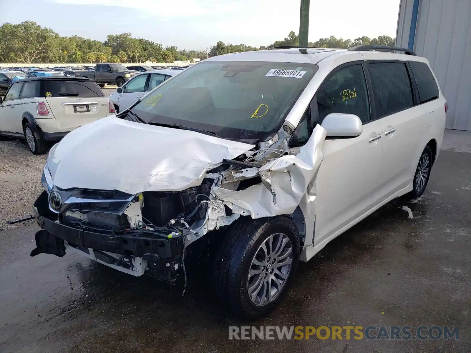 2 Photograph of a damaged car 5TDYZ3DC3LS040430 TOYOTA SIENNA 2020