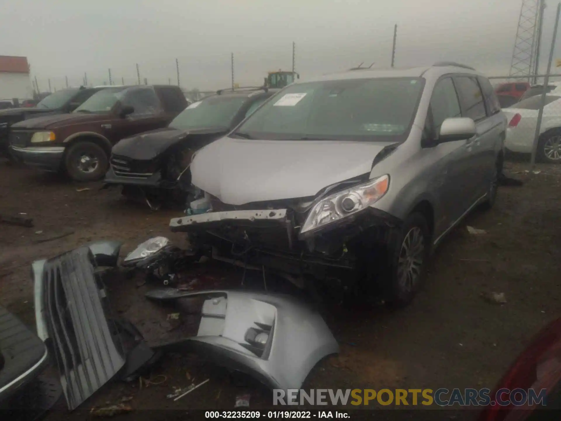 2 Photograph of a damaged car 5TDYZ3DC3LS041500 TOYOTA SIENNA 2020