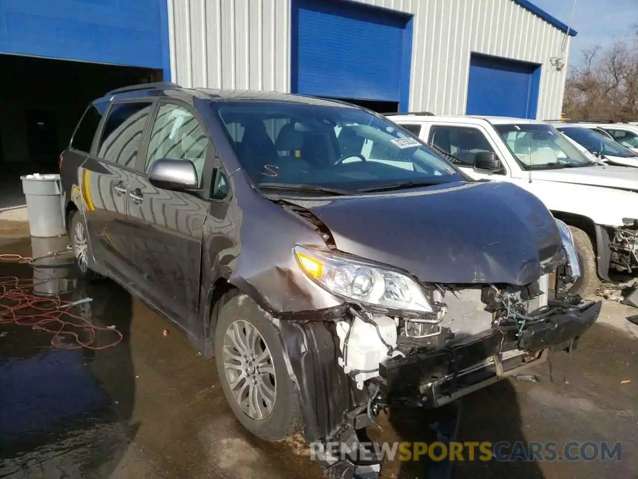 1 Photograph of a damaged car 5TDYZ3DC3LS043957 TOYOTA SIENNA 2020