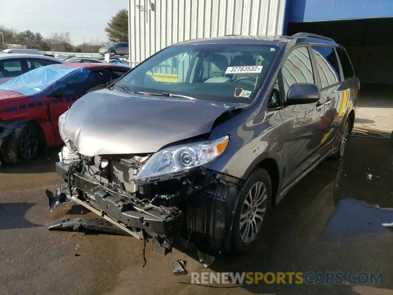 2 Photograph of a damaged car 5TDYZ3DC3LS043957 TOYOTA SIENNA 2020