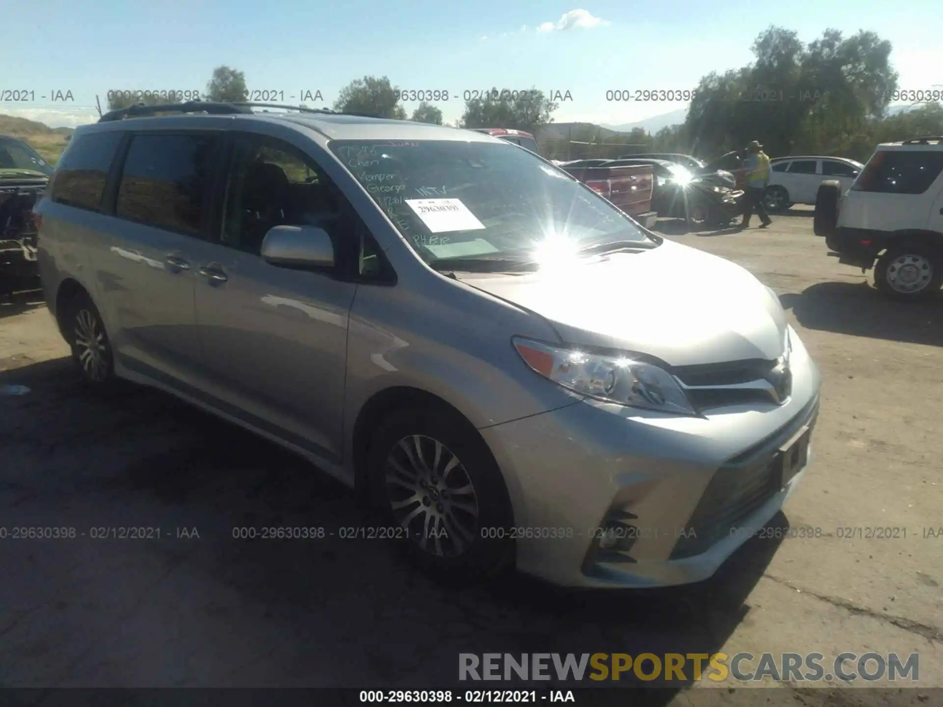 1 Photograph of a damaged car 5TDYZ3DC3LS052576 TOYOTA SIENNA 2020