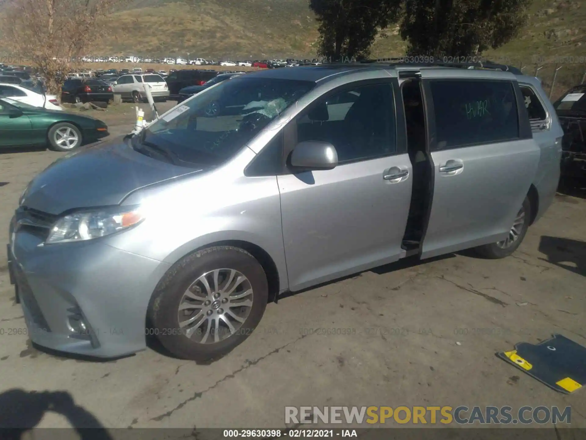 2 Photograph of a damaged car 5TDYZ3DC3LS052576 TOYOTA SIENNA 2020