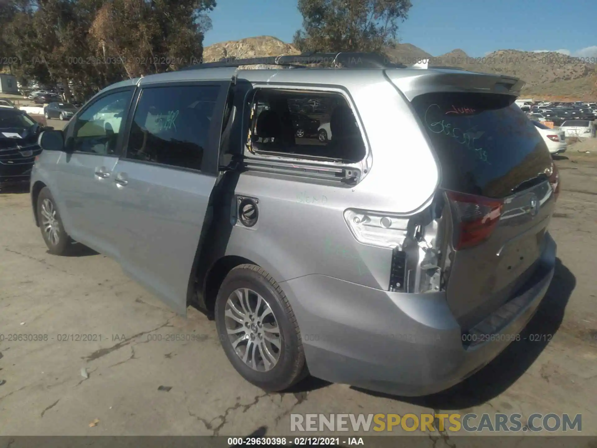 3 Photograph of a damaged car 5TDYZ3DC3LS052576 TOYOTA SIENNA 2020