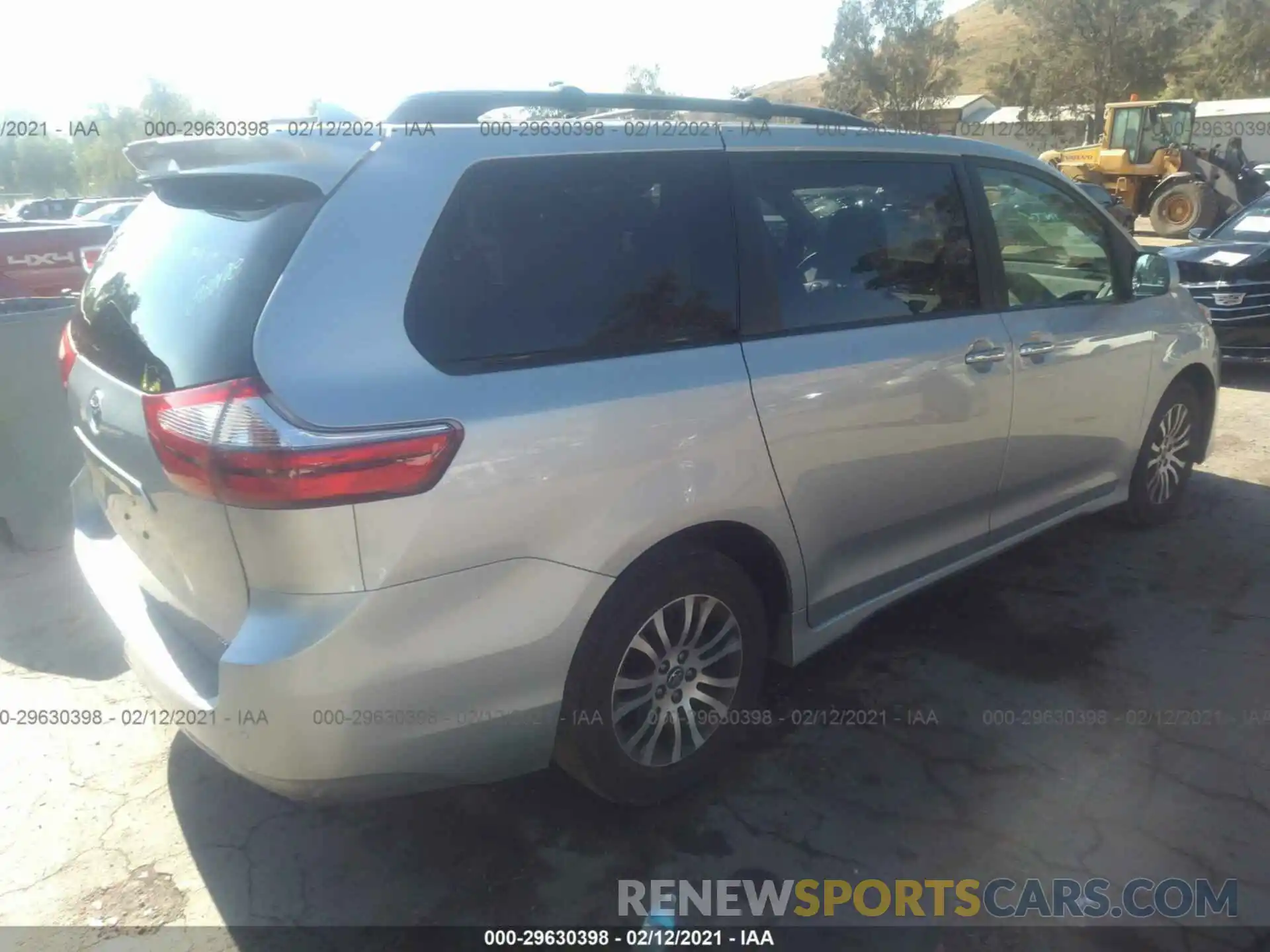 4 Photograph of a damaged car 5TDYZ3DC3LS052576 TOYOTA SIENNA 2020