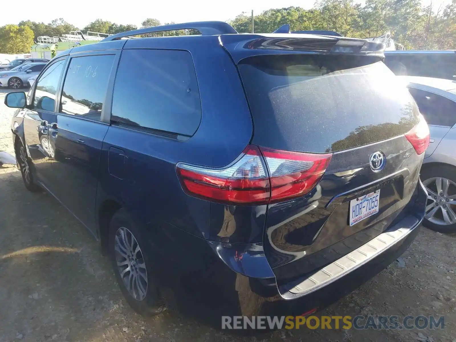 3 Photograph of a damaged car 5TDYZ3DC3LS054246 TOYOTA SIENNA 2020