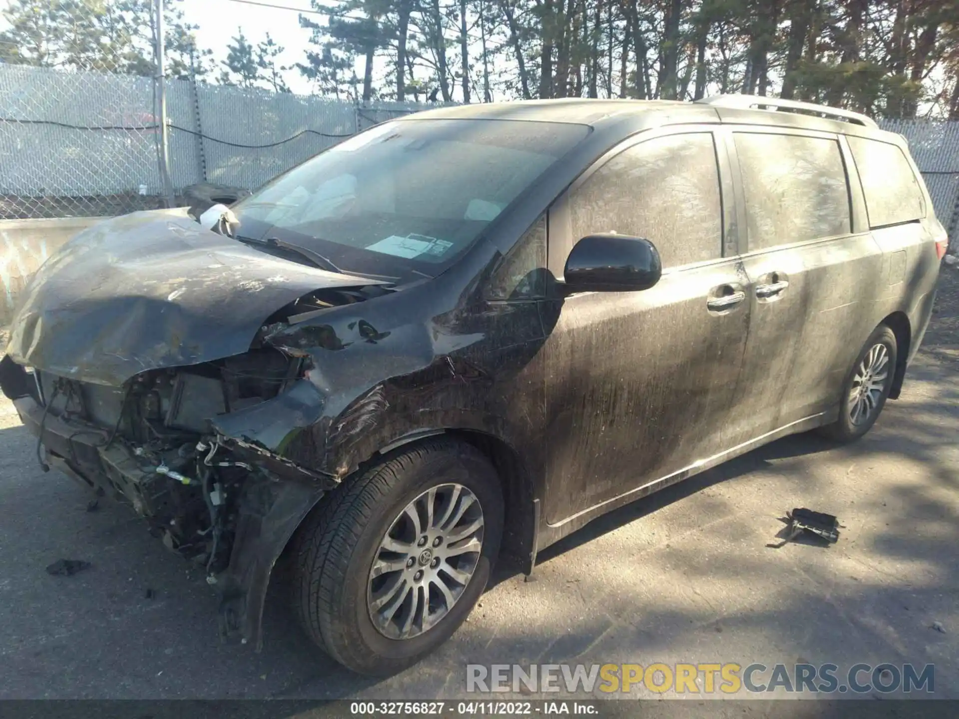 2 Photograph of a damaged car 5TDYZ3DC3LS059303 TOYOTA SIENNA 2020