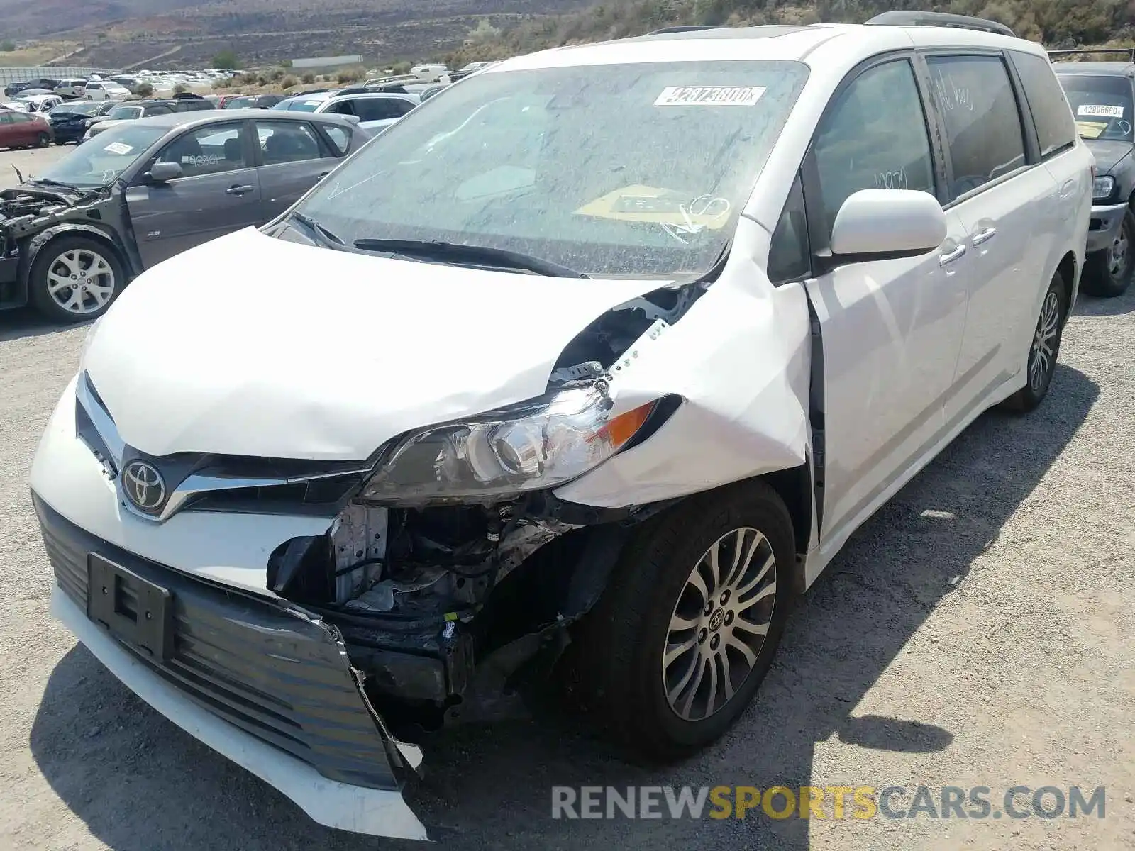 2 Photograph of a damaged car 5TDYZ3DC3LS060676 TOYOTA SIENNA 2020