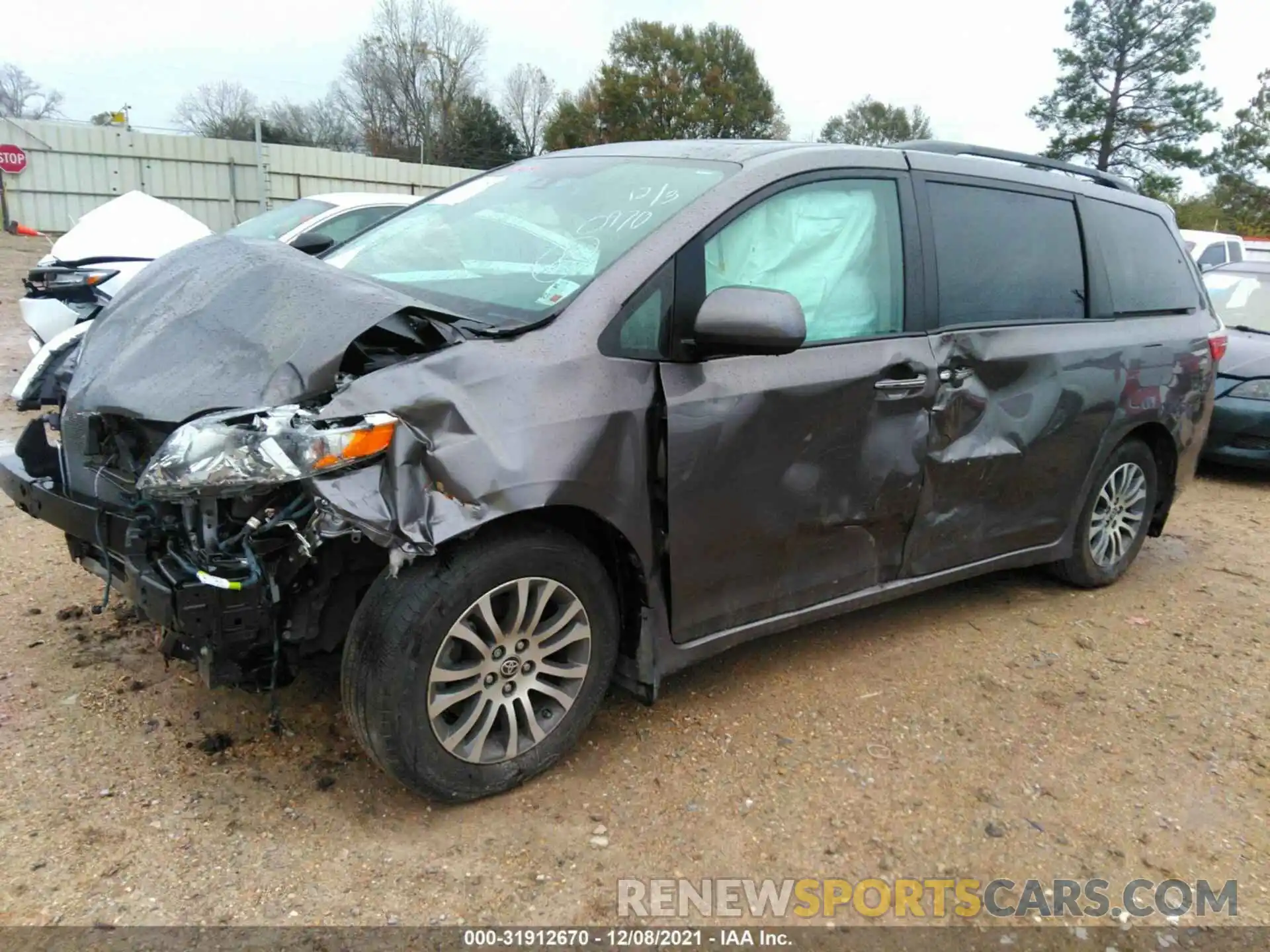 2 Photograph of a damaged car 5TDYZ3DC3LS060970 TOYOTA SIENNA 2020