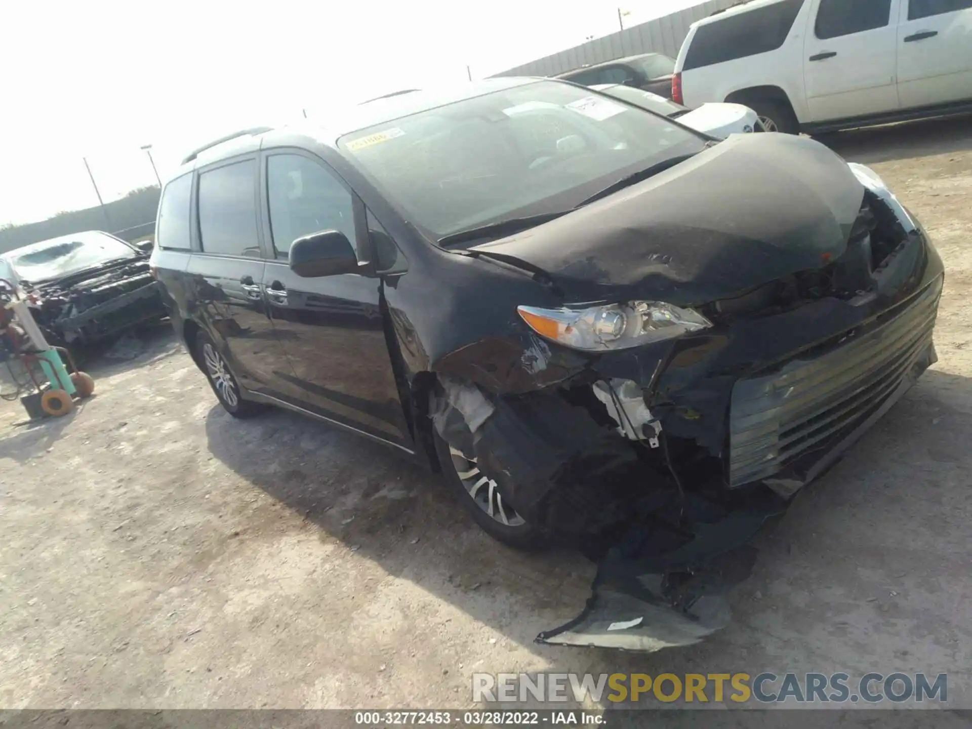 1 Photograph of a damaged car 5TDYZ3DC3LS066459 TOYOTA SIENNA 2020